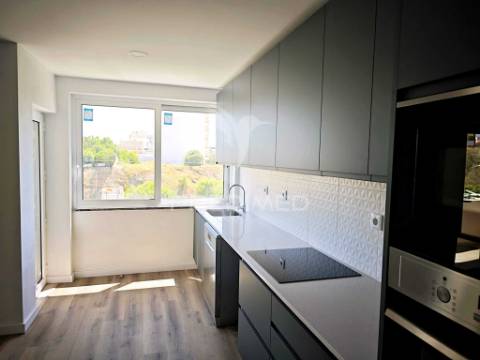 T2 renovado 86m em frente aqua portimão