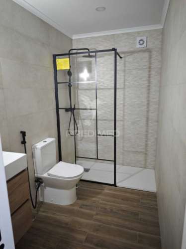 T2 renovado 86m em frente aqua portimão