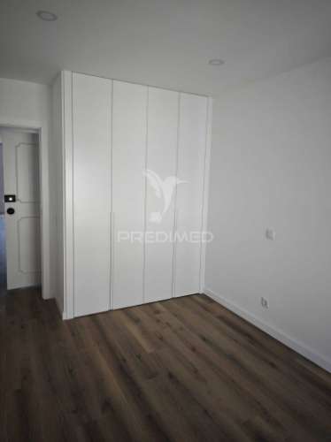 T2 renovado 86m em frente aqua portimão