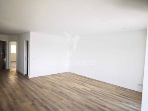 T2 renovado 86m em frente aqua portimão