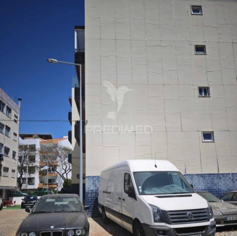 T2 renovado 86m em frente aqua portimão