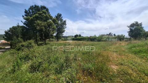 Terreno rústico com viabilidade construtiva para habitação.