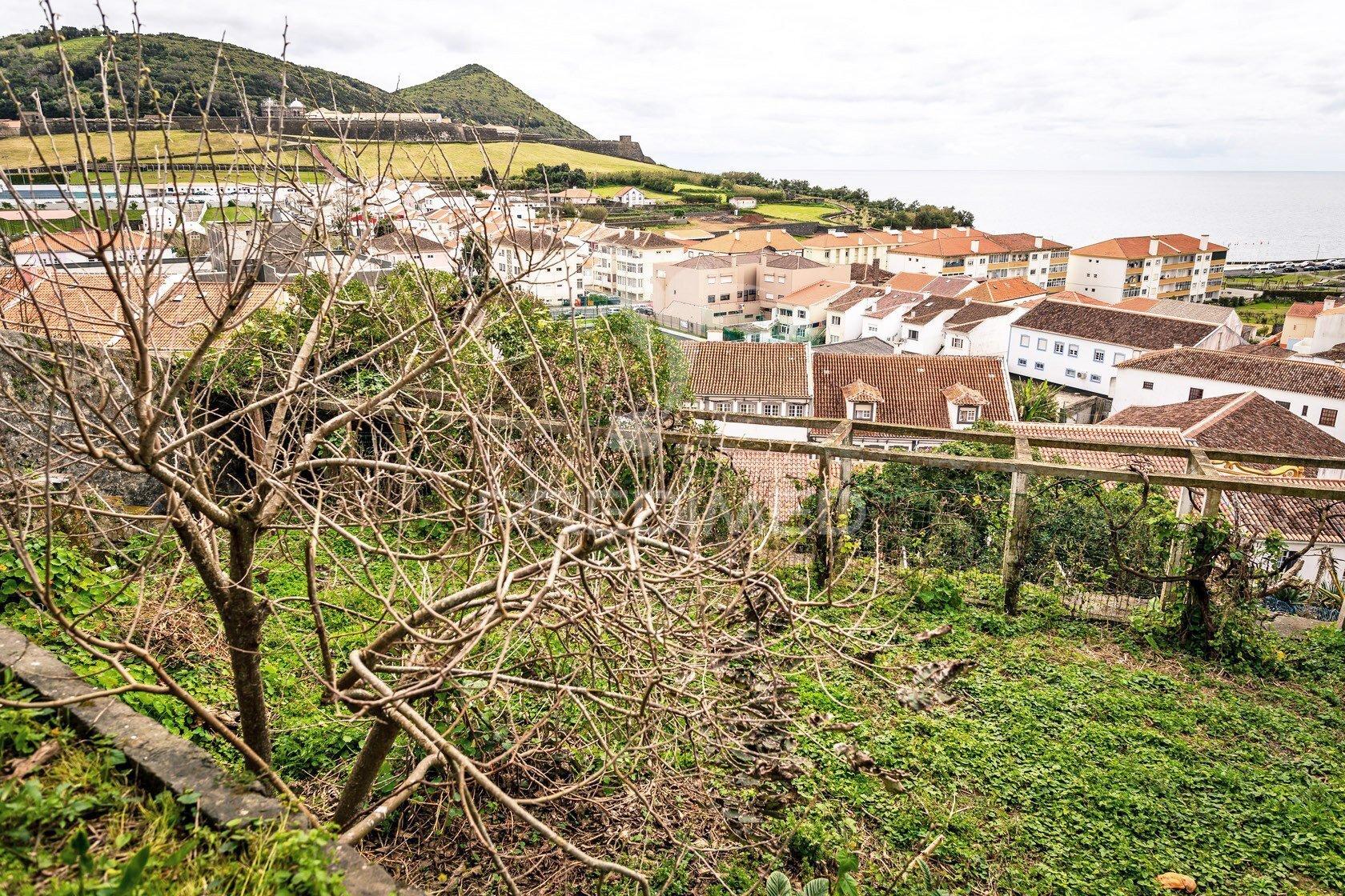 Moradia e são pedro