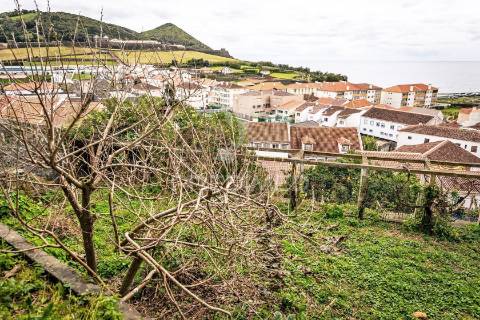 Moradia e são pedro