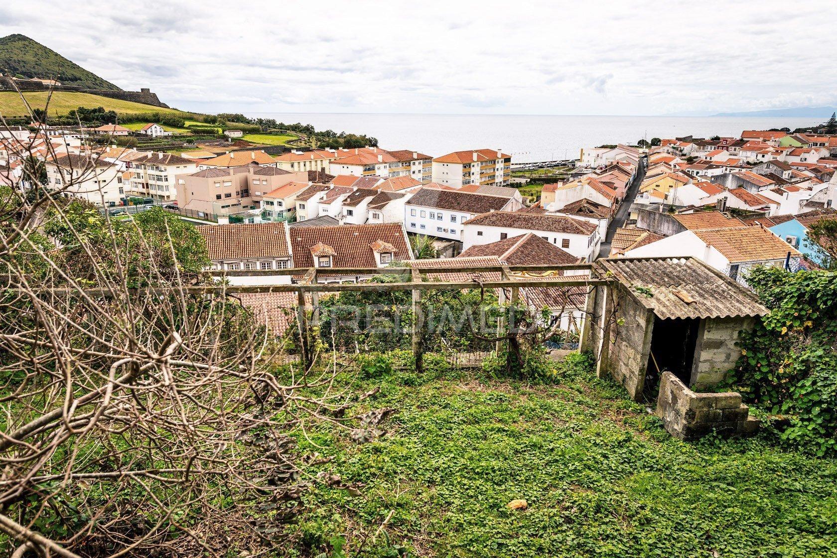Moradia e são pedro