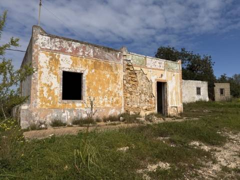 Terreno com ruína e potencial de construção – conceição de faro | próximo de faro