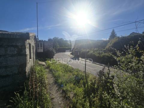 Moradia t4 com projeto aprovado na câmara municipal de fafe, bem localizada excelente preço