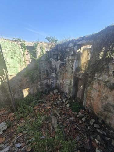 Moradia t4 com projeto aprovado na câmara municipal de fafe, bem localizada excelente preço