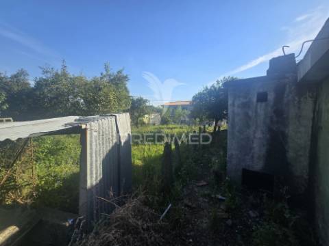 Moradia t4 com projeto aprovado na câmara municipal de fafe, bem localizada excelente preço