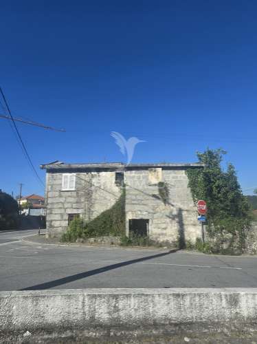 Moradia t4 com projeto aprovado na câmara municipal de fafe, bem localizada excelente preço