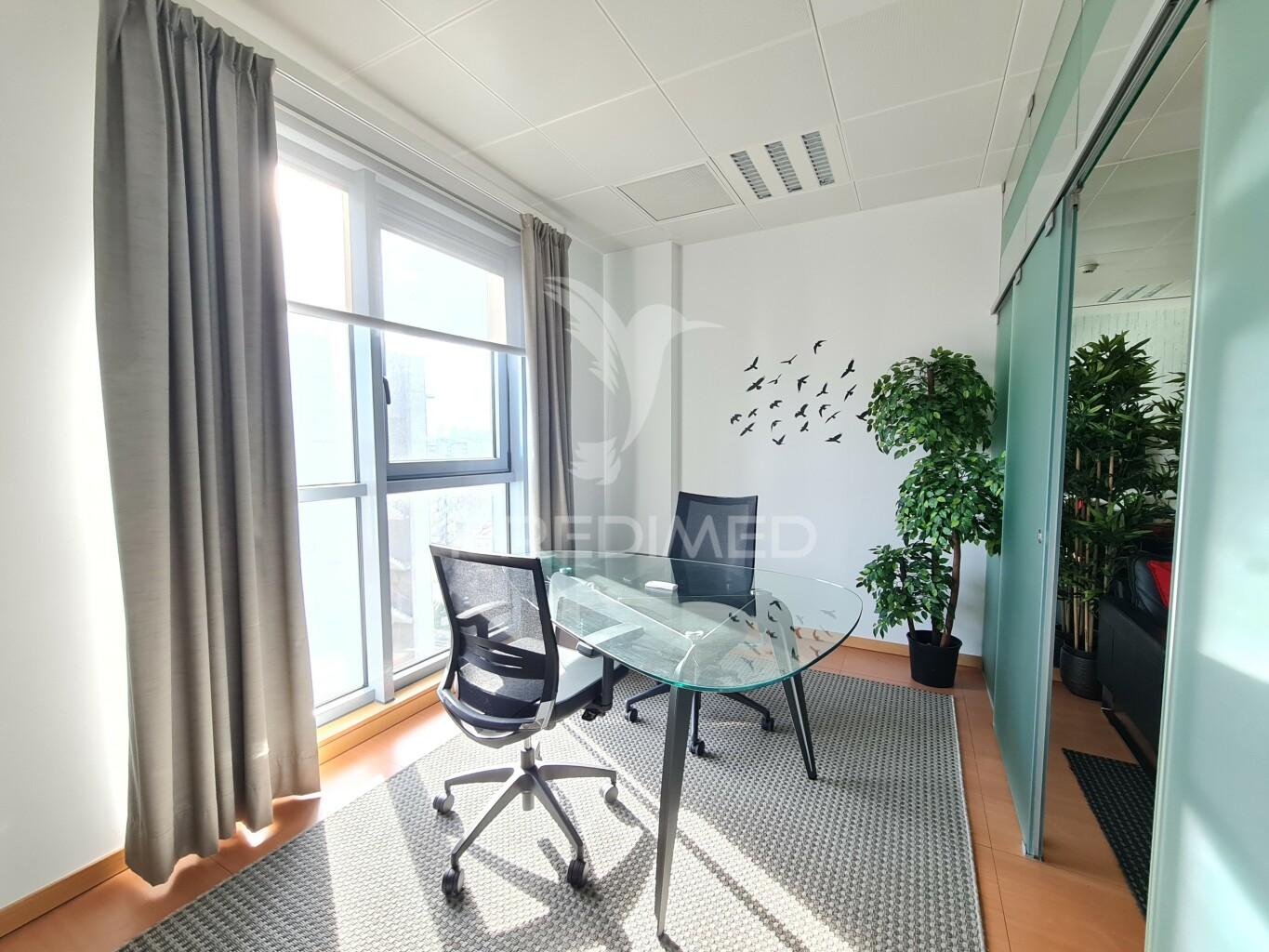 Escritório - vista rio, wc privado, mobília, estacionamento