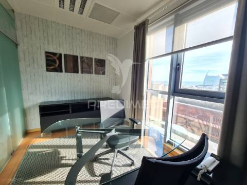 Escritório - vista rio, wc privado, mobília, estacionamento