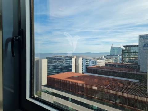 Escritório - vista rio, wc privado, mobília, estacionamento