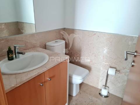 Escritório - vista rio, wc privado, mobília, estacionamento