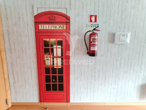 Escritório - vista rio, wc privado, mobília, estacionamento