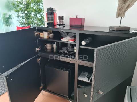 Escritório - vista rio, wc privado, mobília, estacionamento