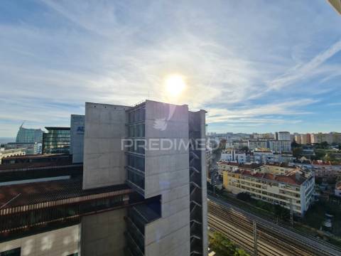 Escritório - vista rio, wc privado, mobília, estacionamento