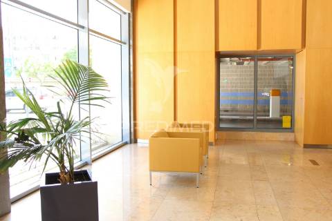 Escritório - vista rio, wc privado, mobília, estacionamento