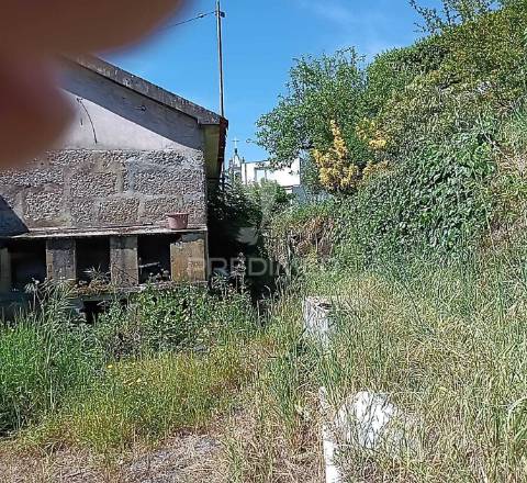 Moradia com terreno e projeto aprovado