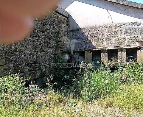 Moradia com terreno e projeto aprovado