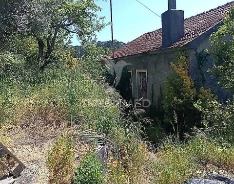 Moradia com terreno e projeto aprovado