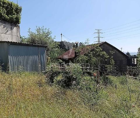 Moradia com terreno e projeto aprovado
