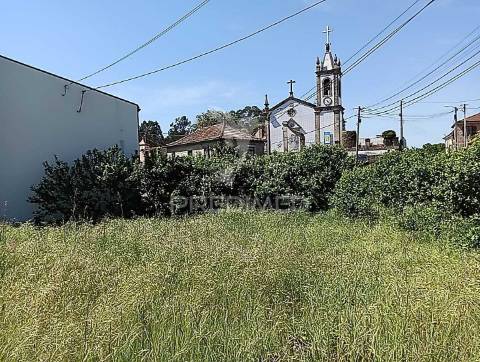 Moradia com terreno e projeto aprovado