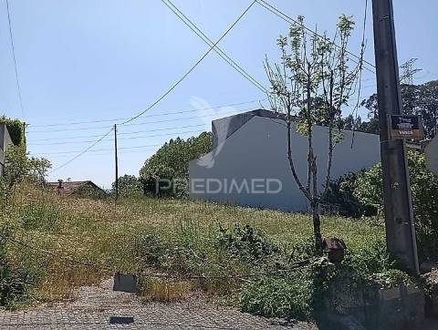 Moradia com terreno e projeto aprovado