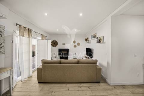 Moradia t3 com espaço exterior em entradas, concelho de castro verde.