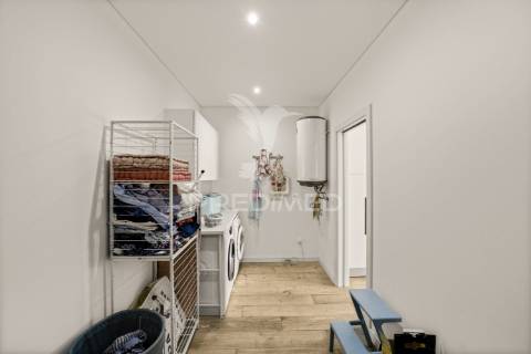 Moradia t3 com espaço exterior em entradas, concelho de castro verde.