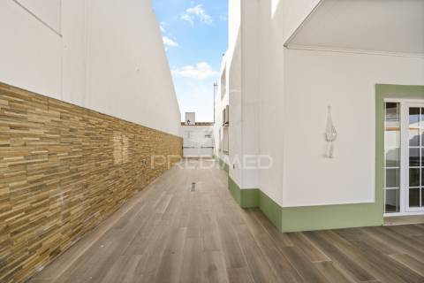 Moradia t3 com espaço exterior em entradas, concelho de castro verde.