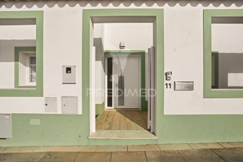 Moradia t3 com espaço exterior em entradas, concelho de castro verde.