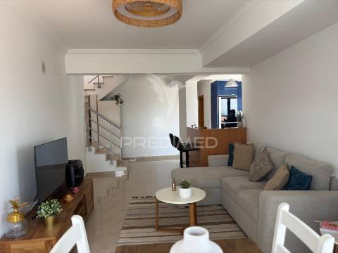 T1 duplex com terraço privado na charneca da caparica