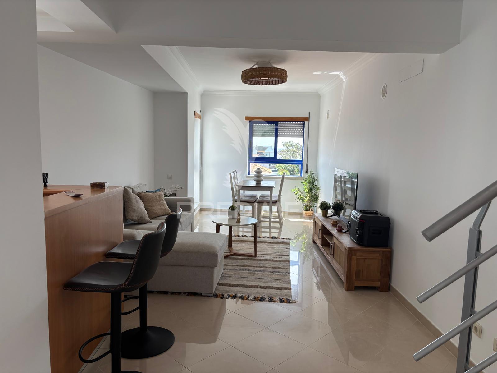 T1 duplex com terraço privado na charneca da caparica