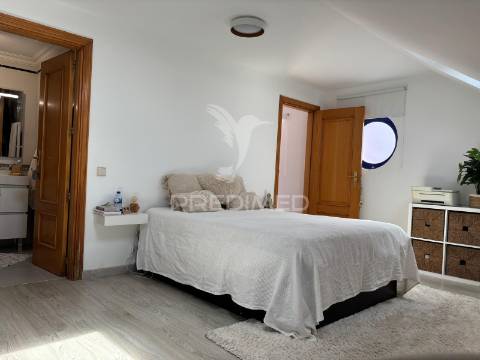 T1 duplex com terraço privado na charneca da caparica