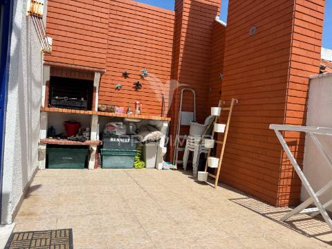 T1 duplex com terraço privado na charneca da caparica