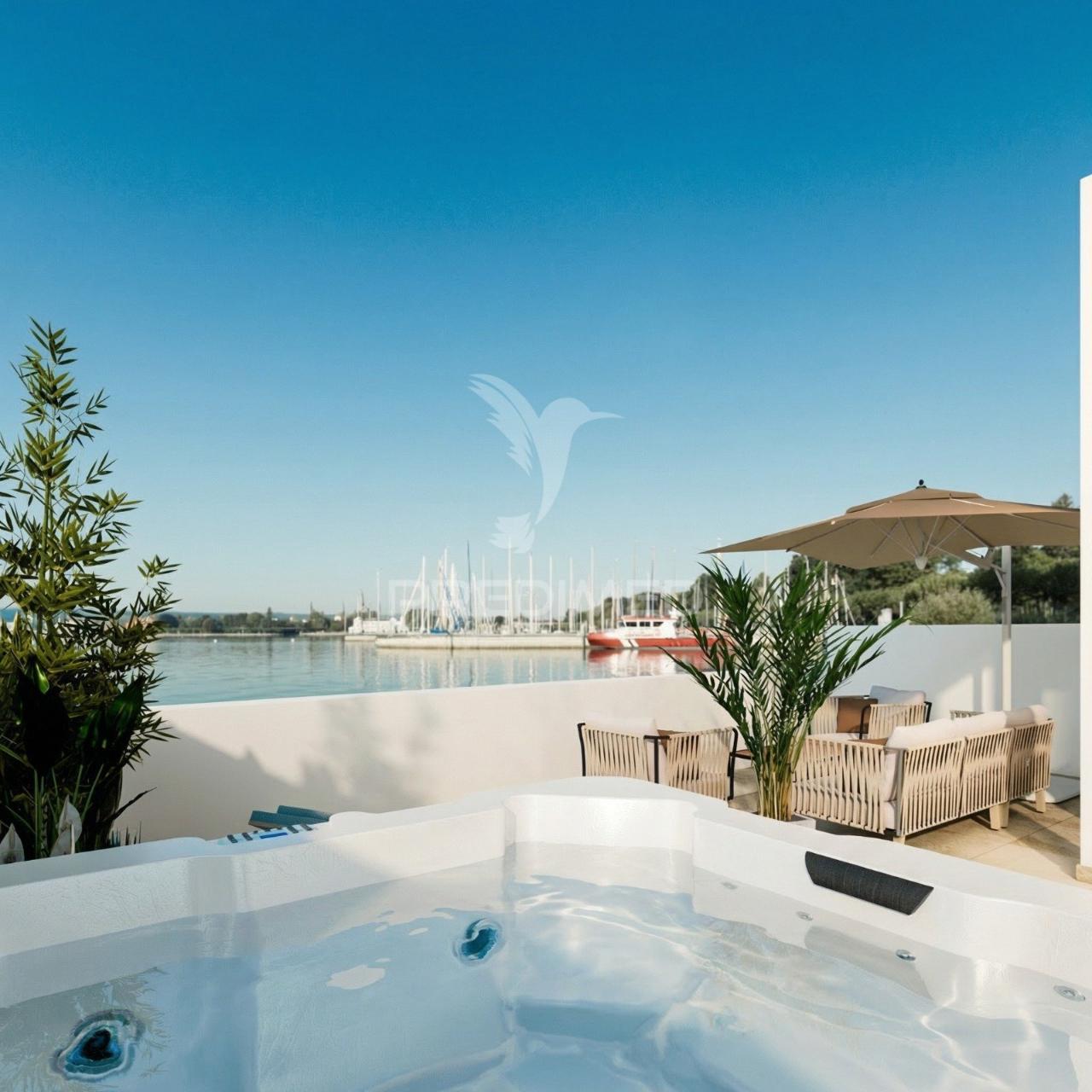 Apartamento t3+1, renovado, com terraço e piscina, a minutos de lisboa!