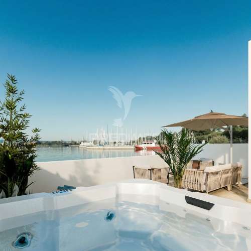 Apartamento t3+1, renovado, com terraço e piscina, a minutos de lisboa!