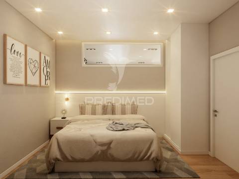 Apartamento t3+1, renovado, com terraço e piscina, a minutos de lisboa!