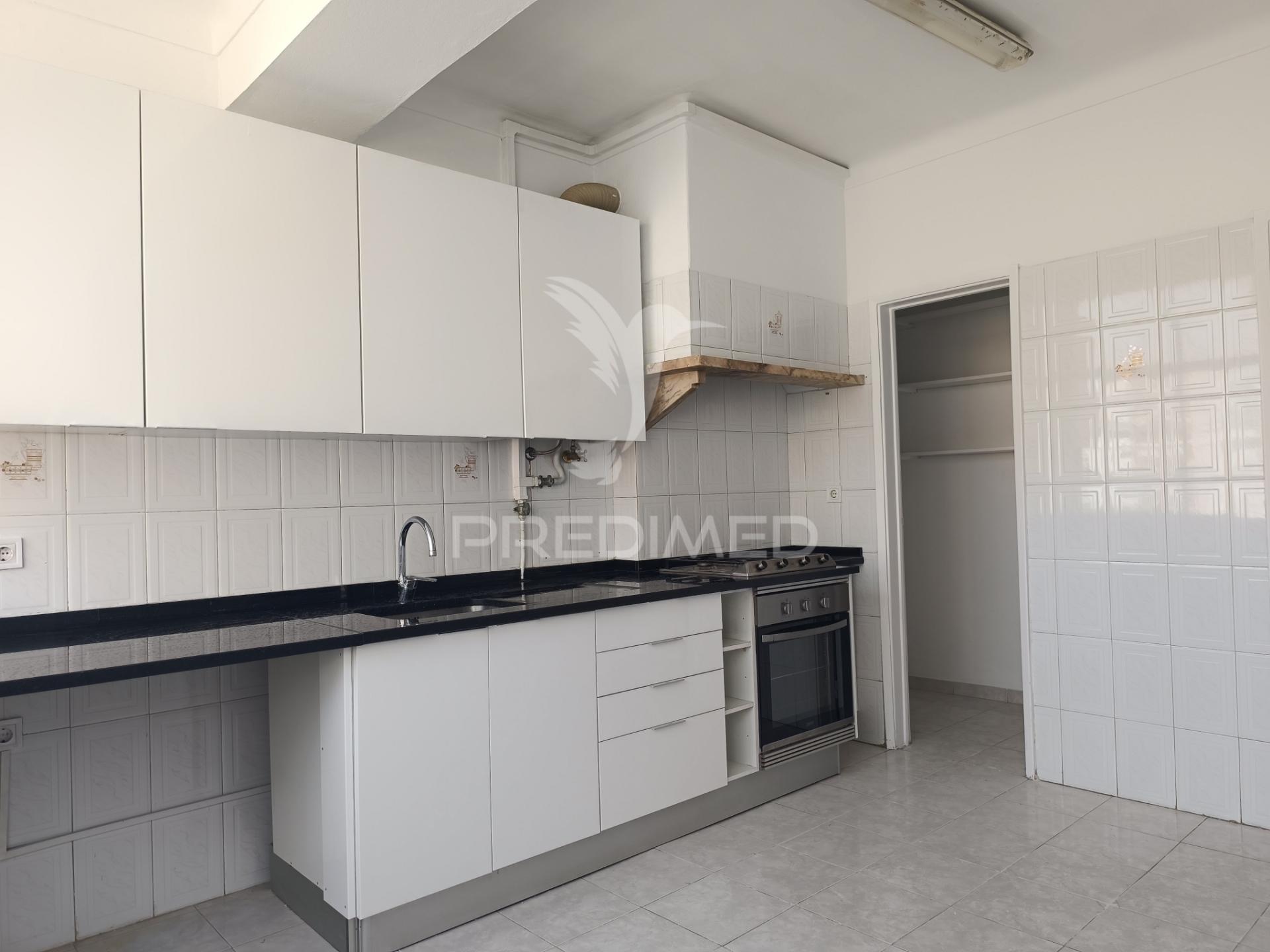 Apartamento t2 junto à estação em agualva
