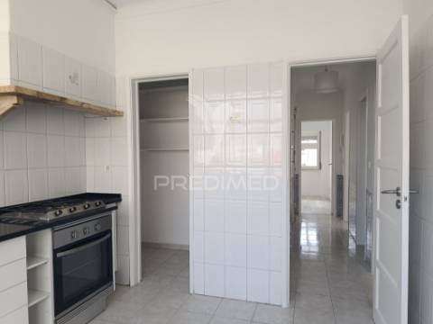 Apartamento t2 junto à estação em agualva