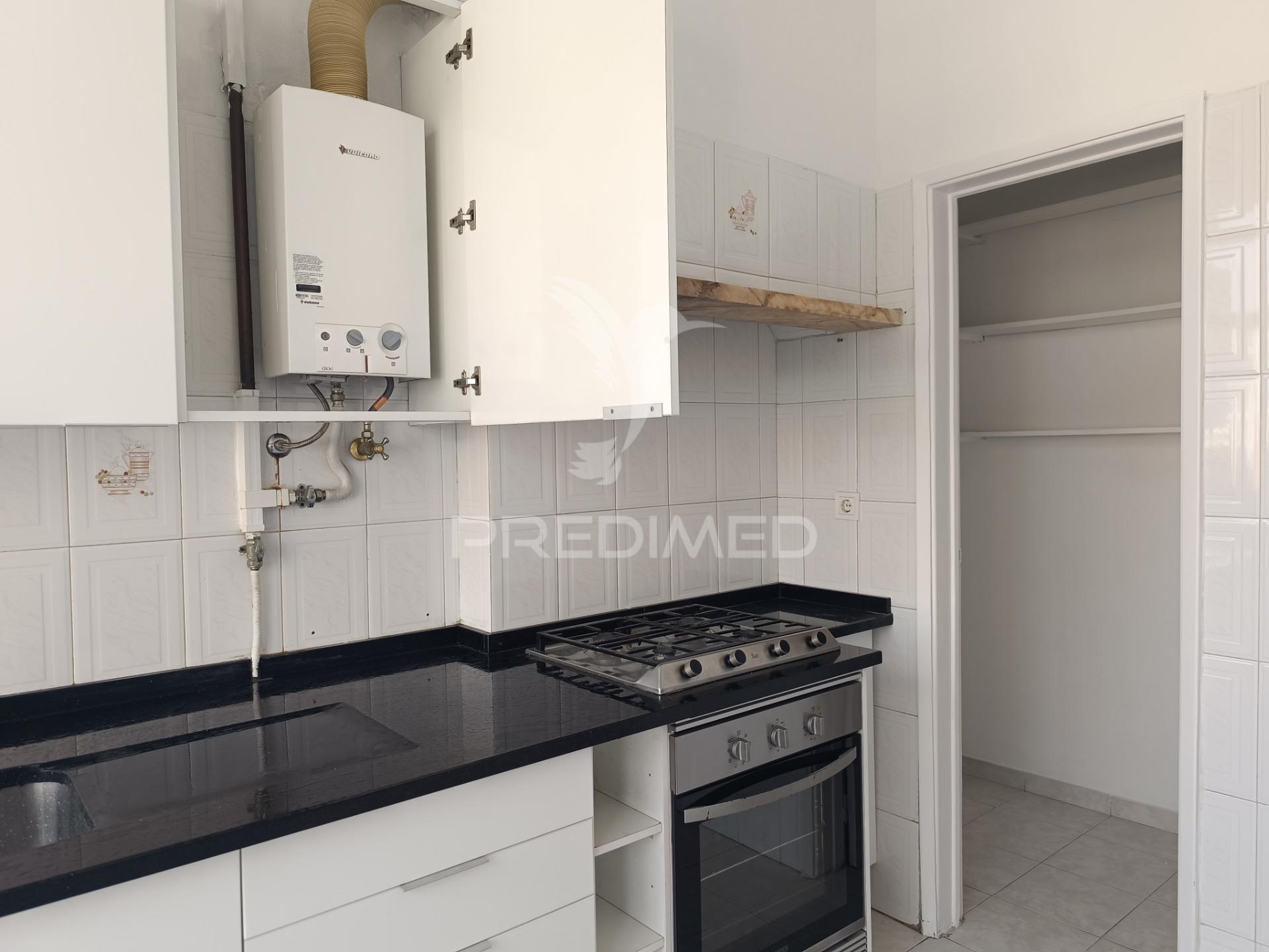 Apartamento t2 junto à estação em agualva