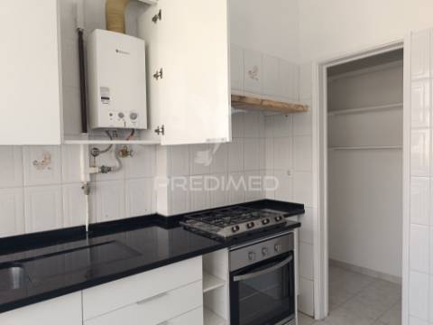 Apartamento t2 junto à estação em agualva