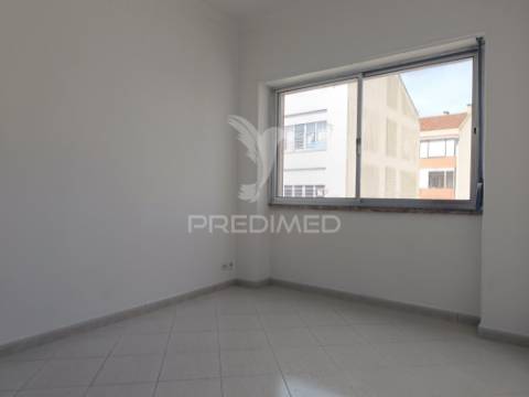 Apartamento t2 junto à estação em agualva