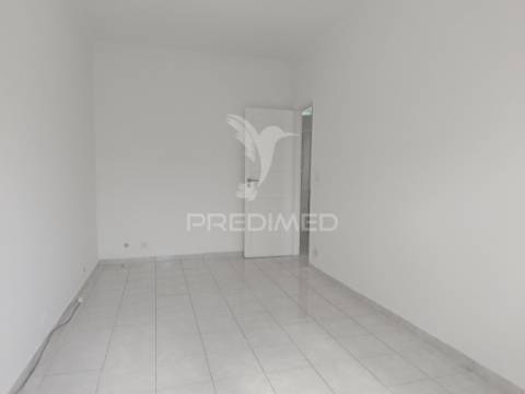 Apartamento t2 junto à estação em agualva