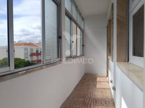 Apartamento t2 junto à estação em agualva