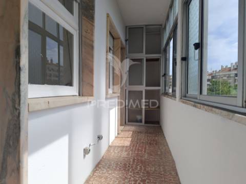 Apartamento t2 junto à estação em agualva