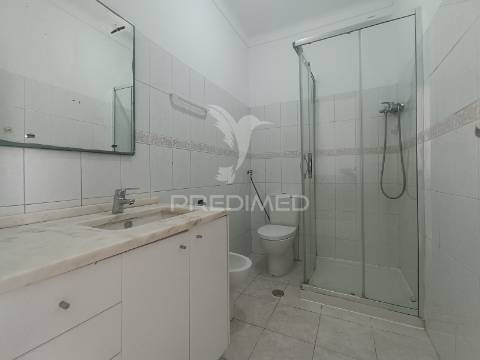 Apartamento t2 junto à estação em agualva