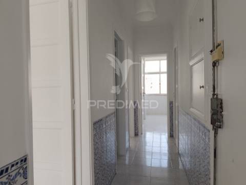 Apartamento t2 junto à estação em agualva