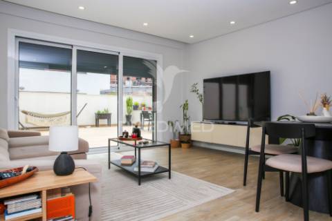 Apartamento t2 com terraço semi novo